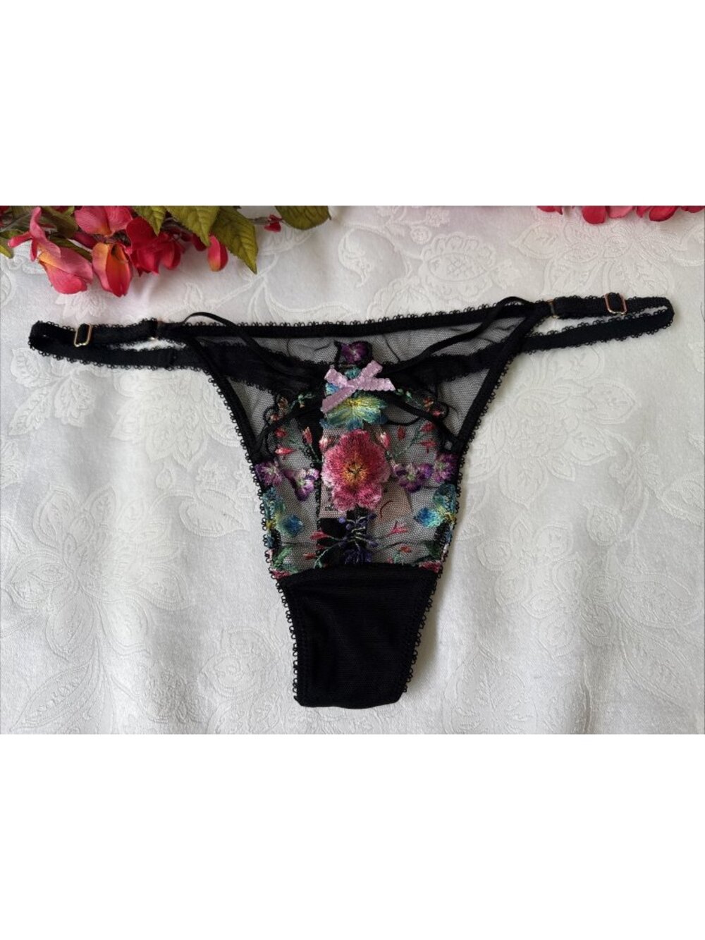 VICTORIA'S SECRET S VERY SEXY EMBROIDERED BLACK FLORAL THONG PANTIES NWT $30